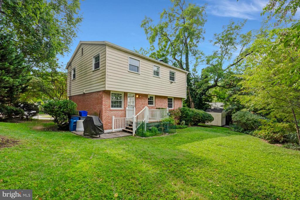 4 BURKET COURT