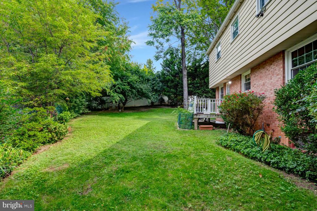 4 BURKET COURT