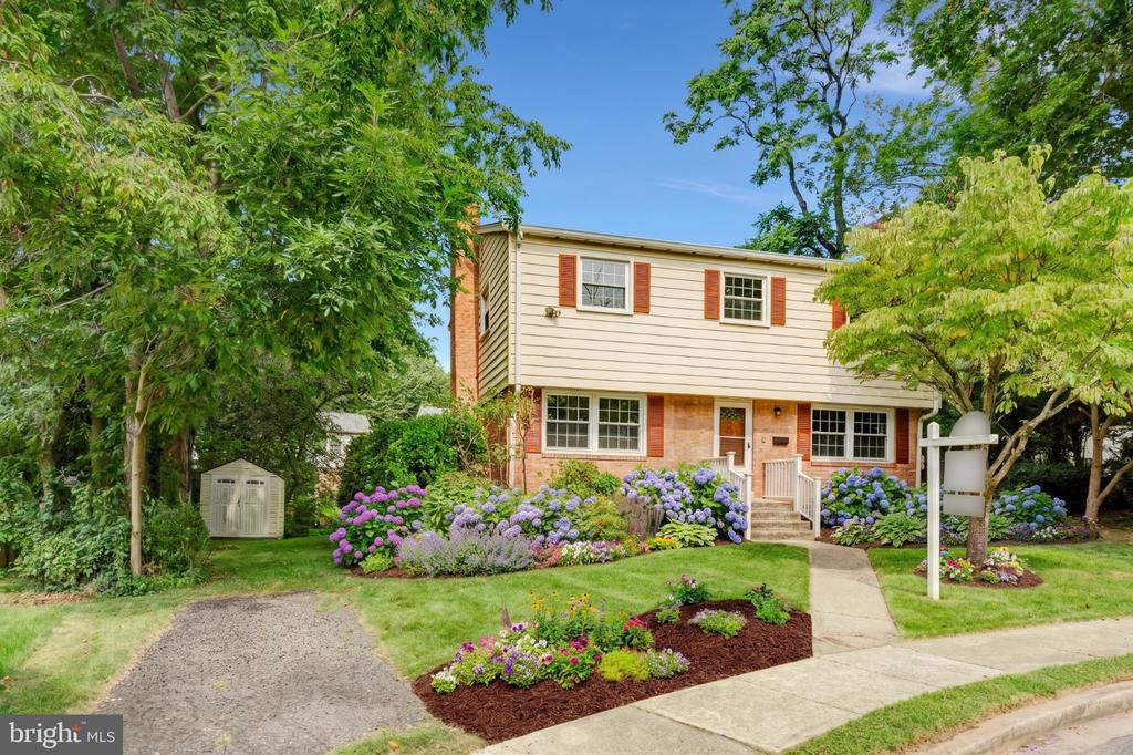 4 BURKET COURT