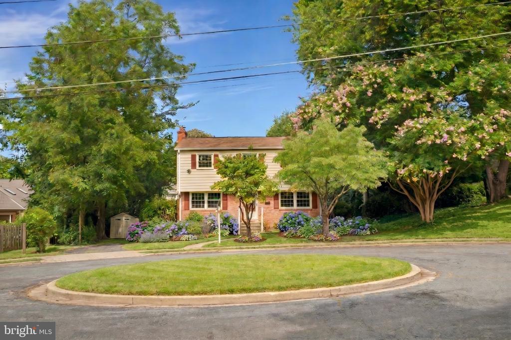 4 BURKET COURT