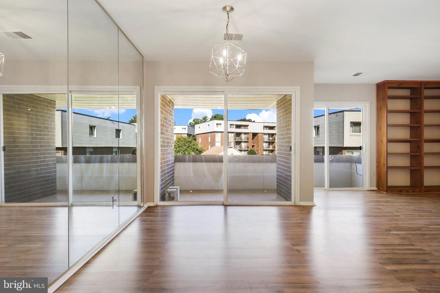 10230 Prince PLACE Unit: 15-208
