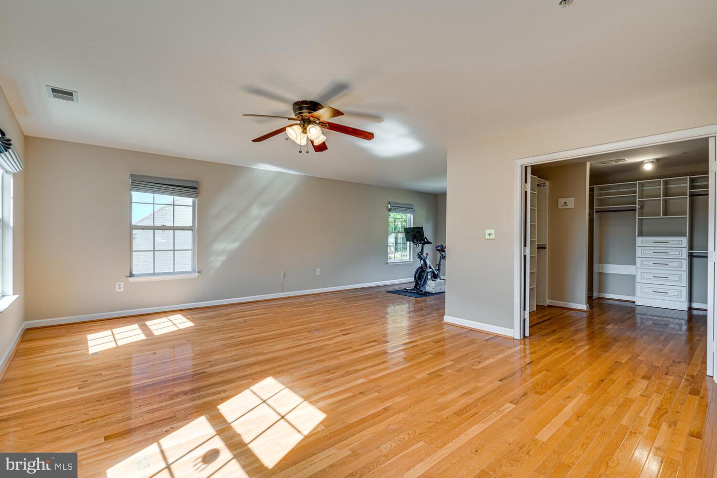 10031 Edgewater TERRACE