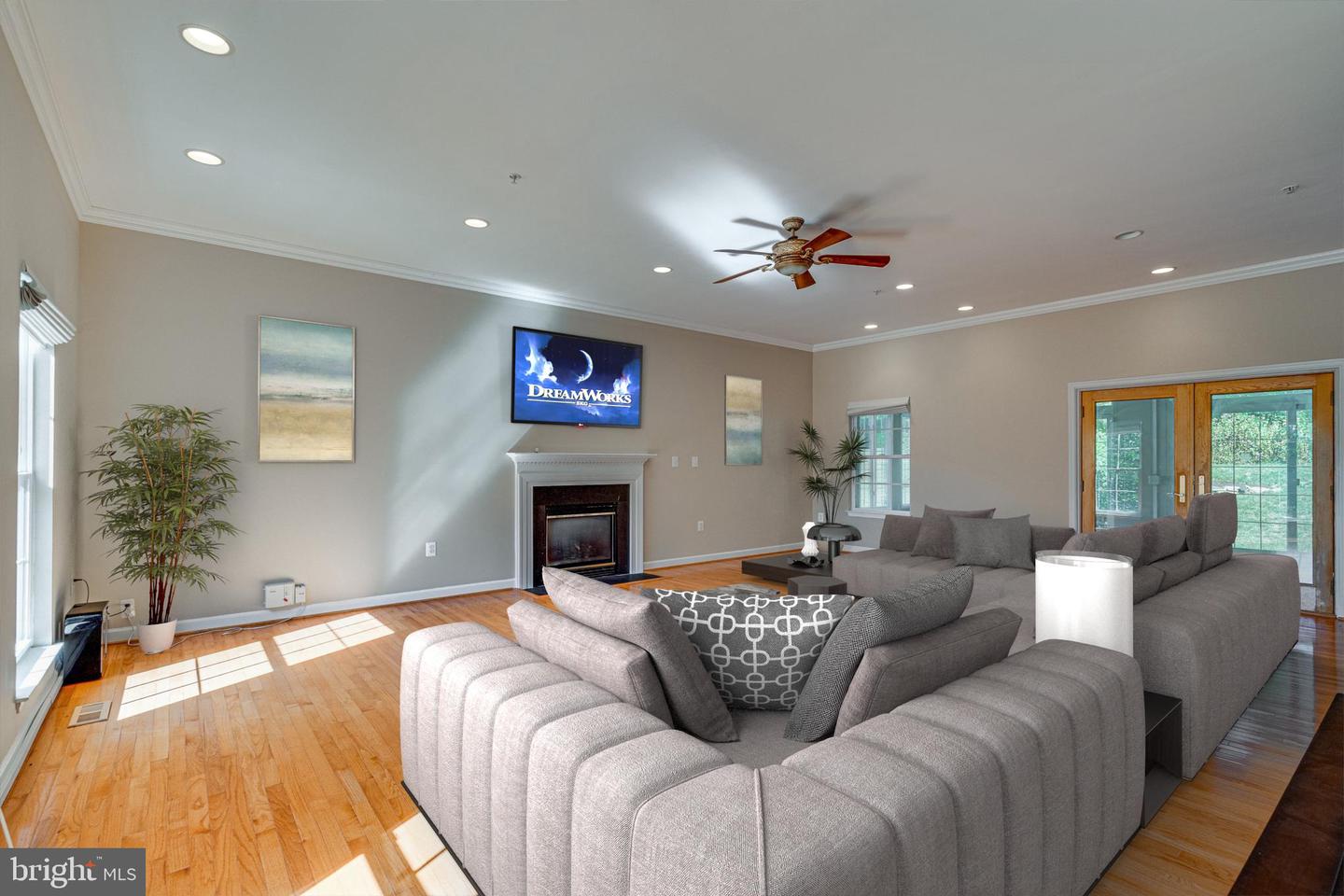 10031 Edgewater TERRACE