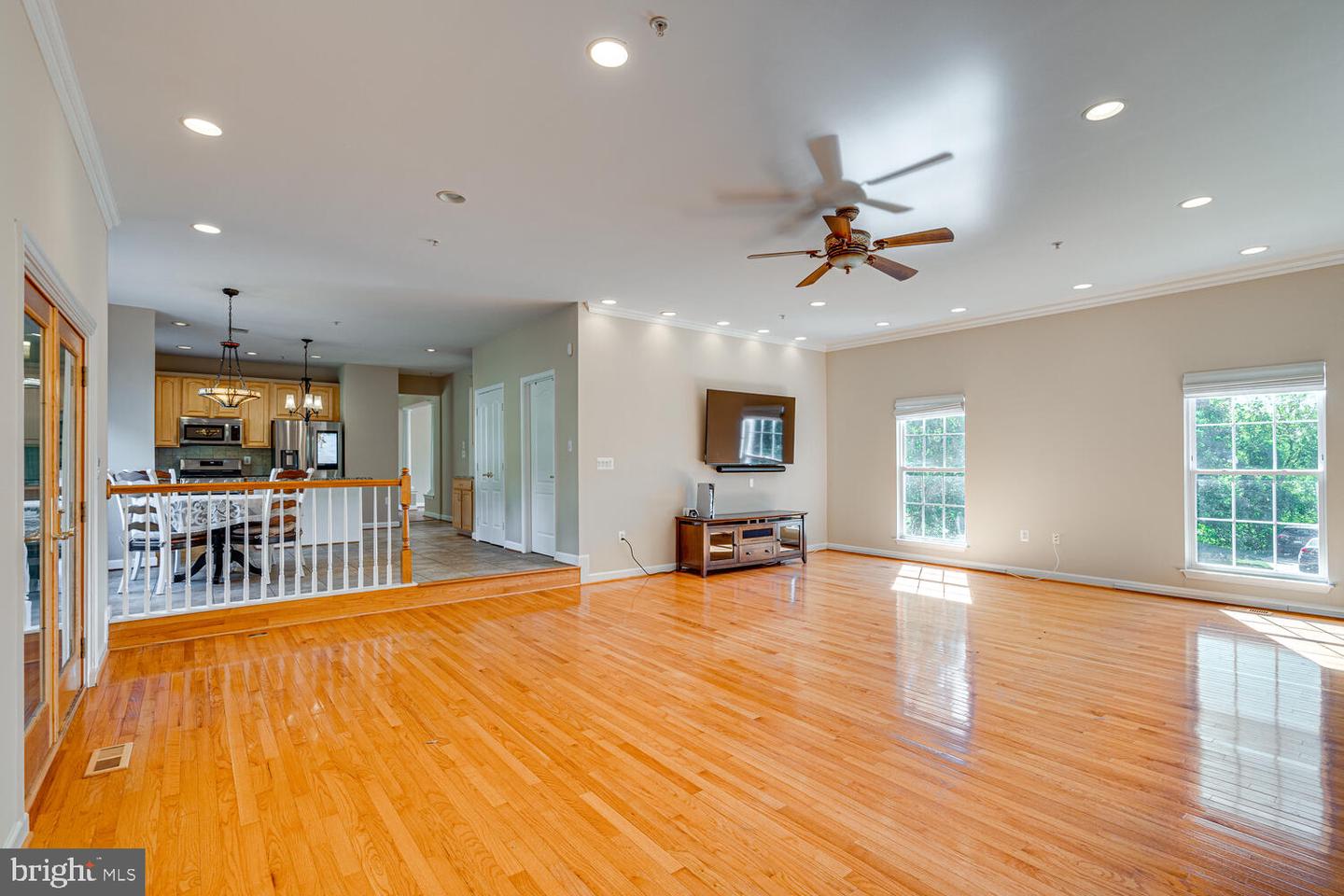 10031 Edgewater TERRACE