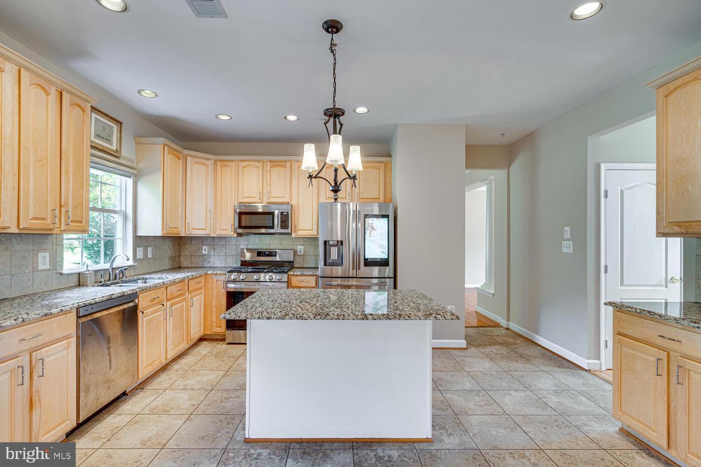 10031 Edgewater TERRACE