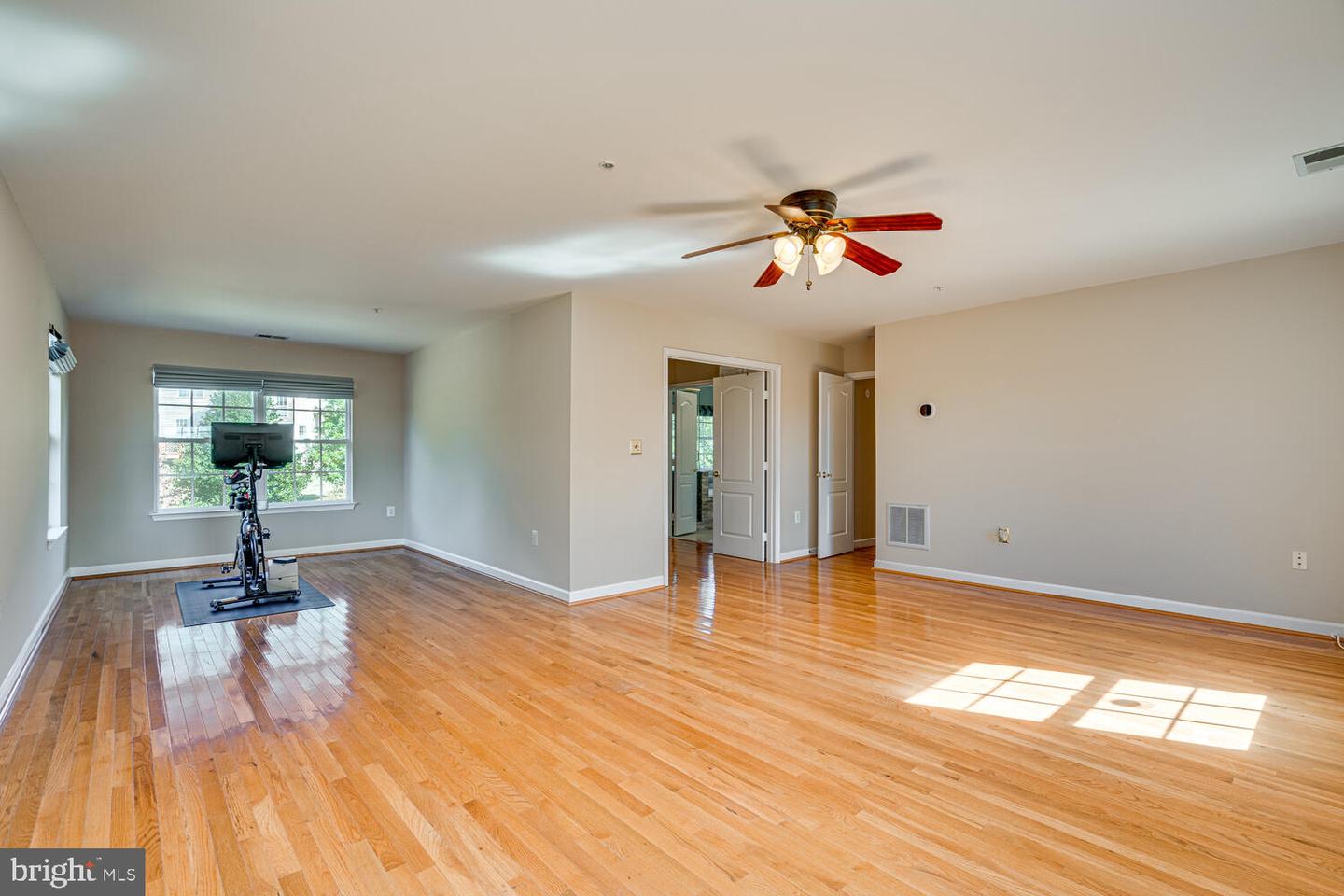 10031 Edgewater TERRACE