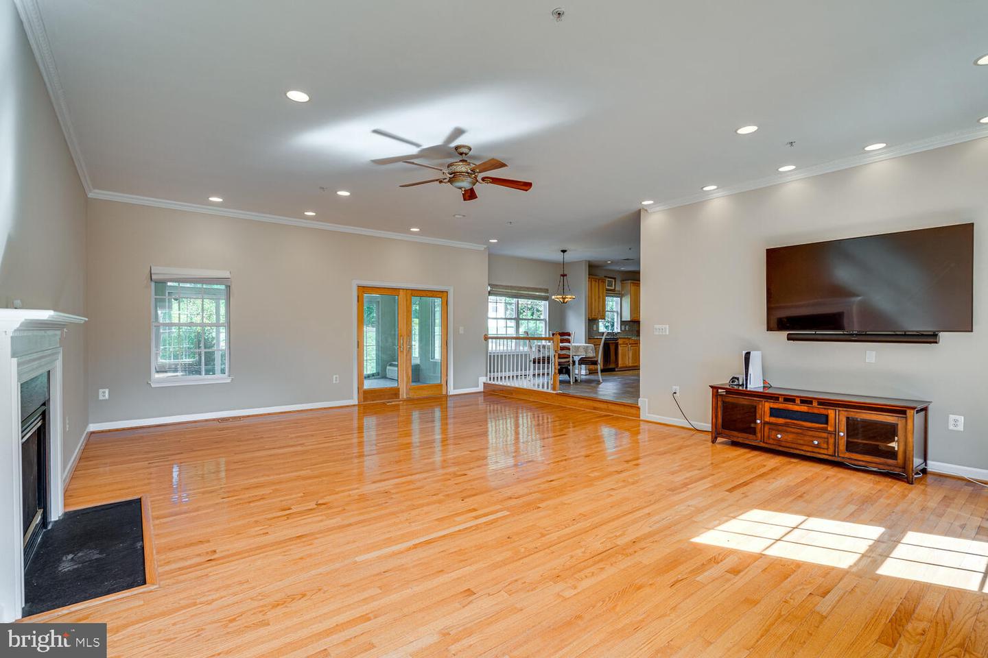 10031 Edgewater TERRACE