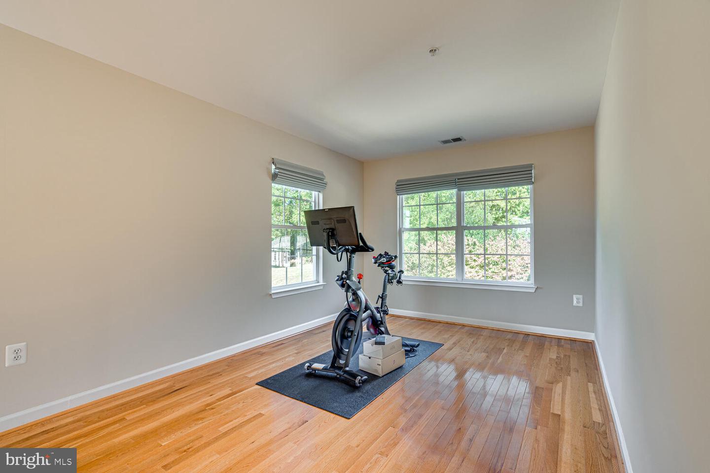 10031 Edgewater TERRACE