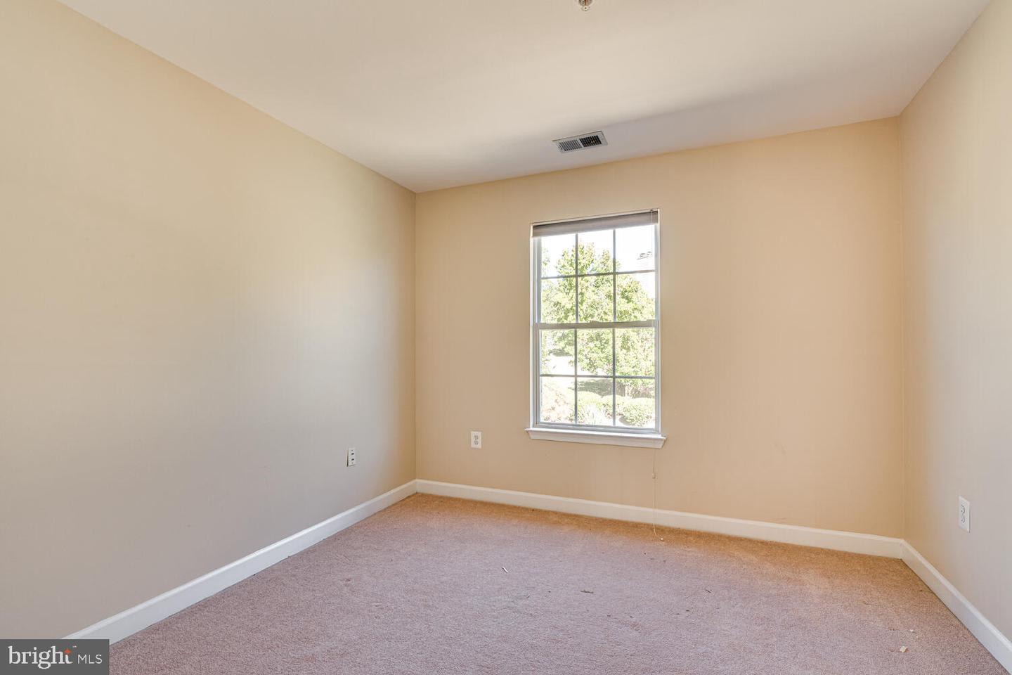 10031 Edgewater TERRACE