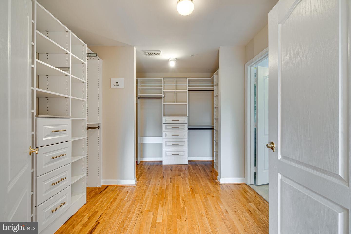 10031 Edgewater TERRACE