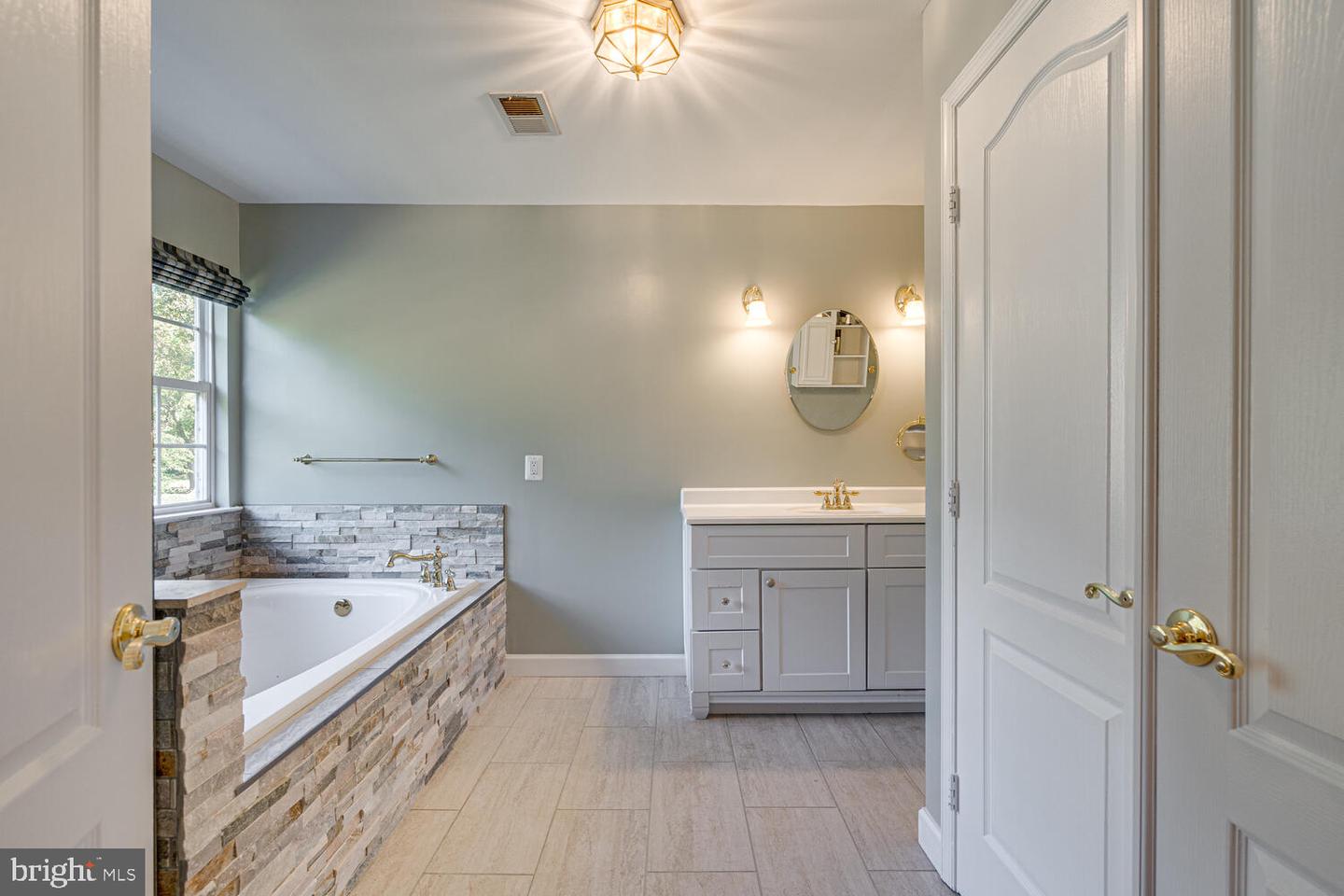 10031 Edgewater TERRACE