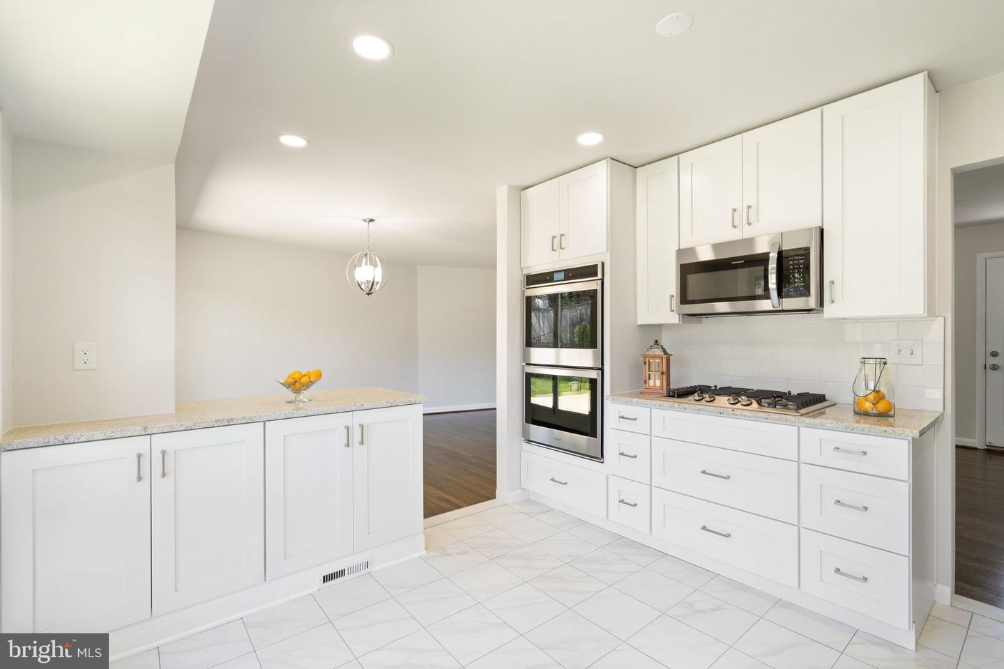 3405 Siesta DRIVE