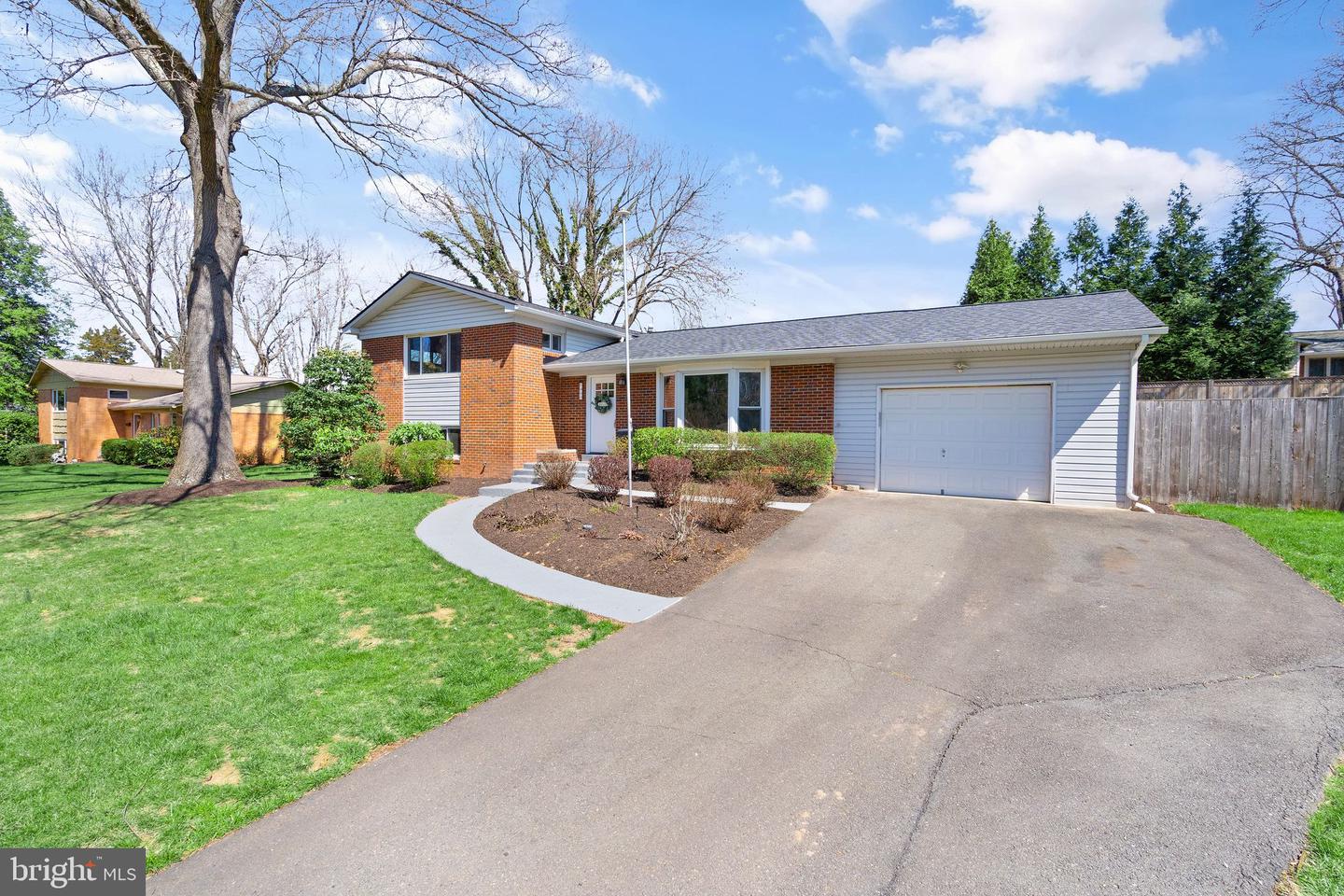 3405 Siesta DRIVE