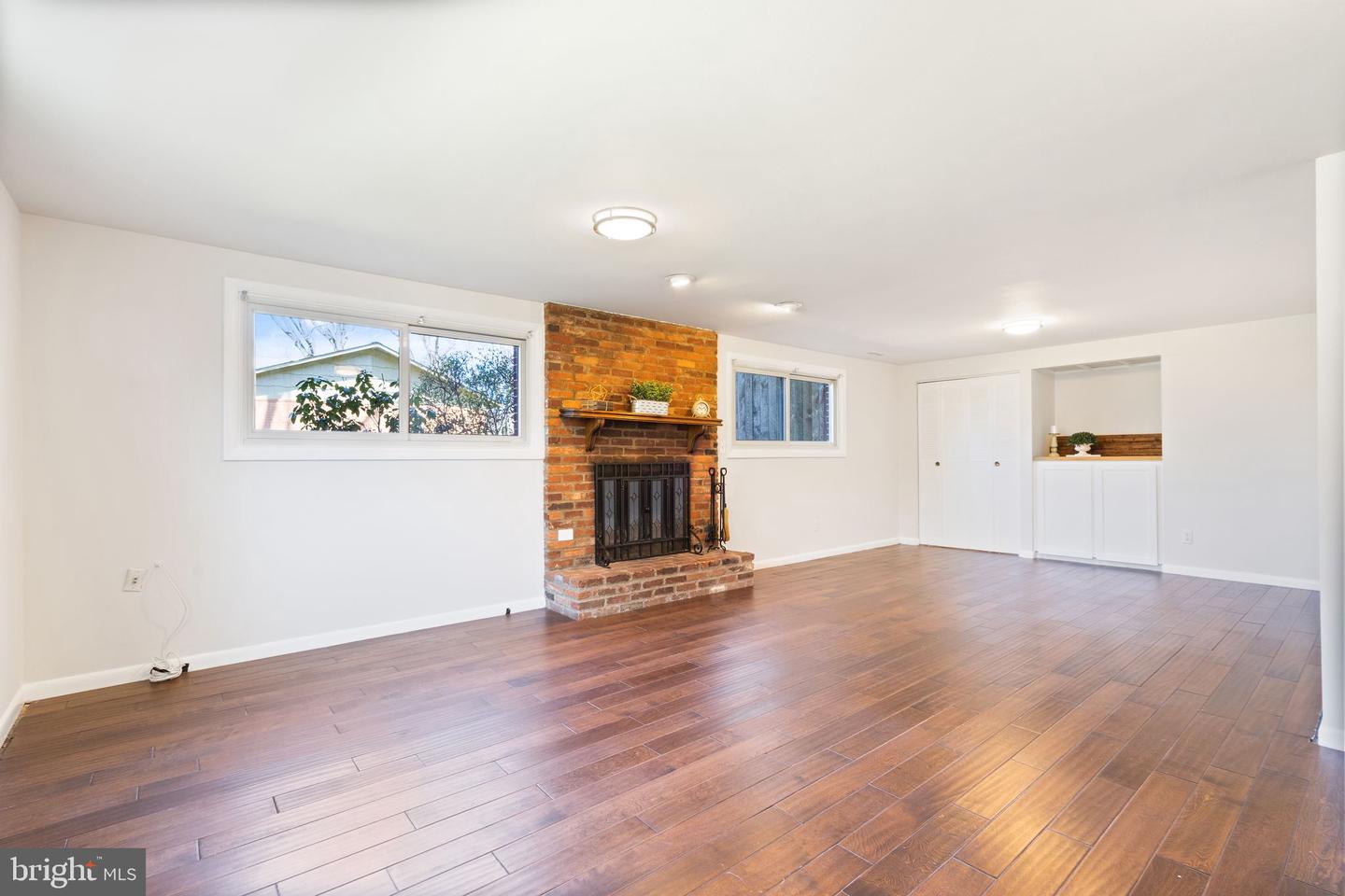 3405 Siesta DRIVE