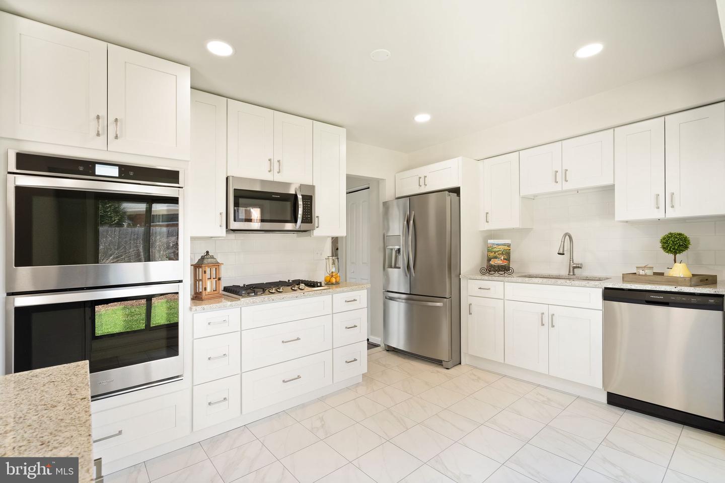 3405 Siesta DRIVE