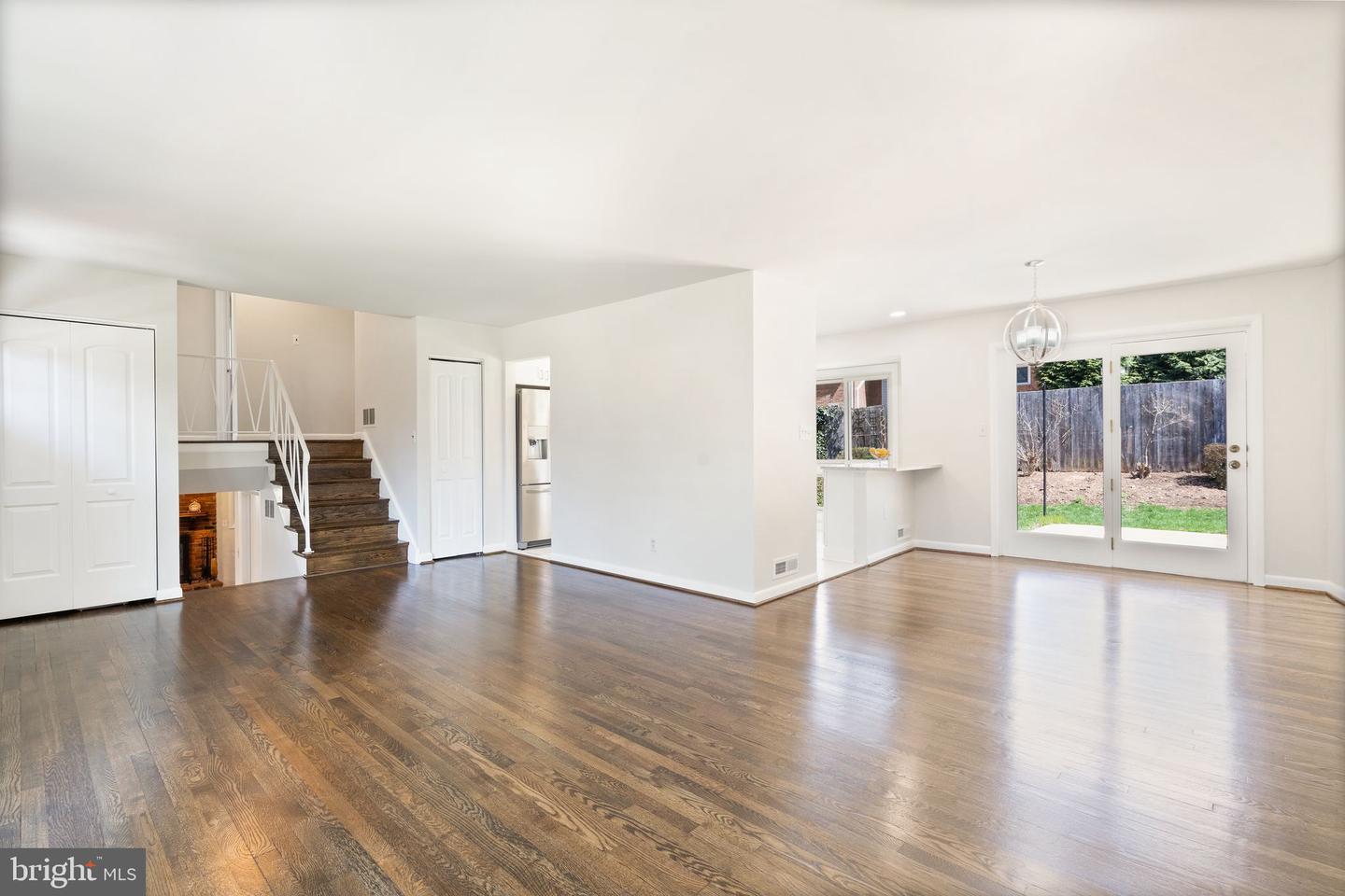 3405 Siesta DRIVE