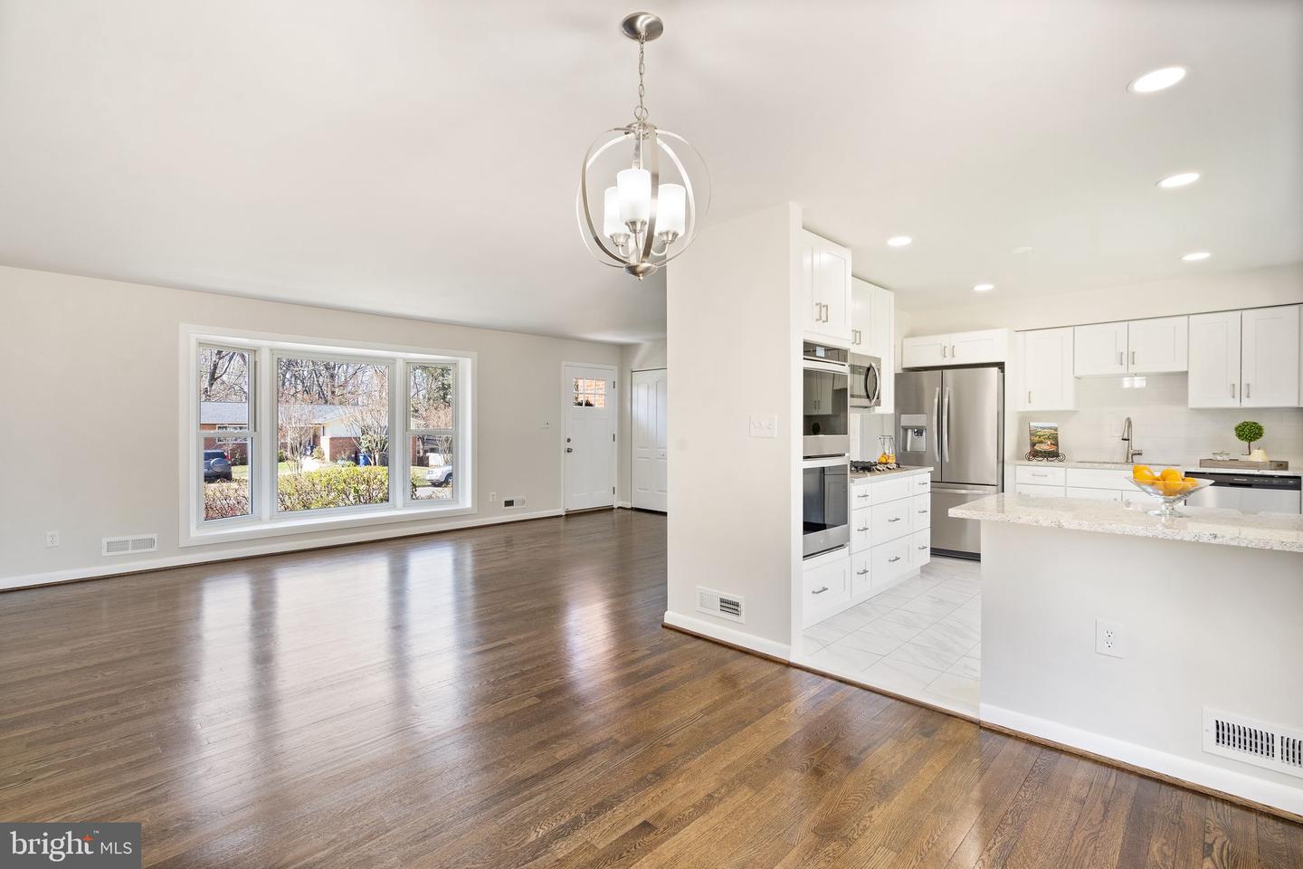 3405 Siesta DRIVE