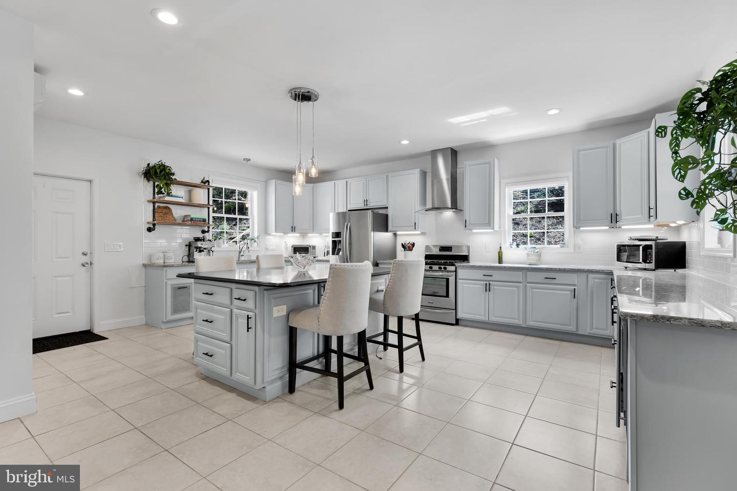 2863 Graham ROAD