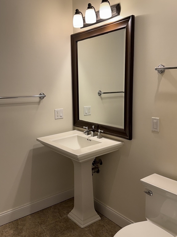 35 New South St # 305