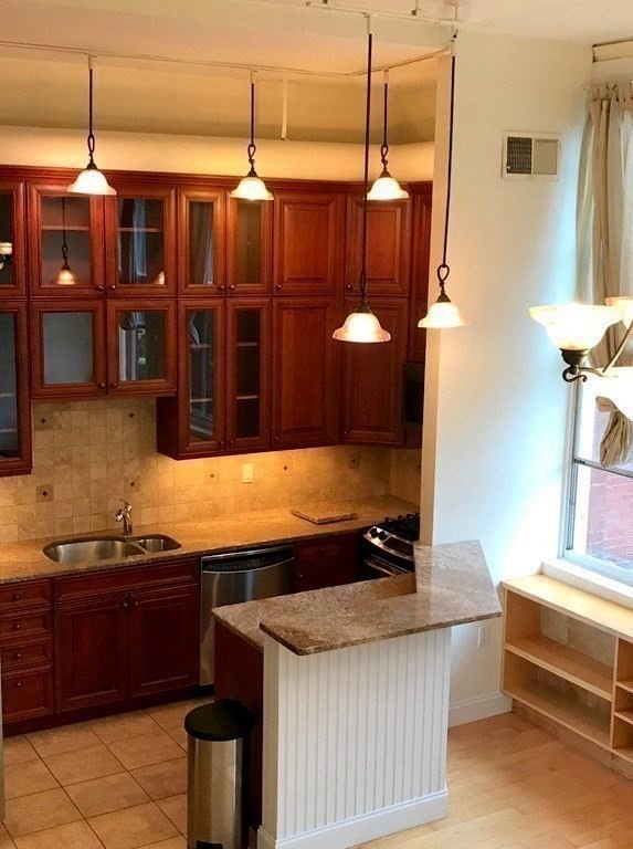 35 New South St # 305