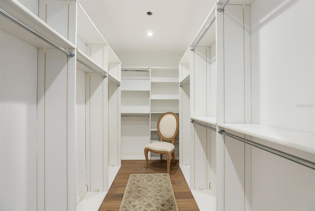 415 L AMBIANCE DRIVE Unit: C504
