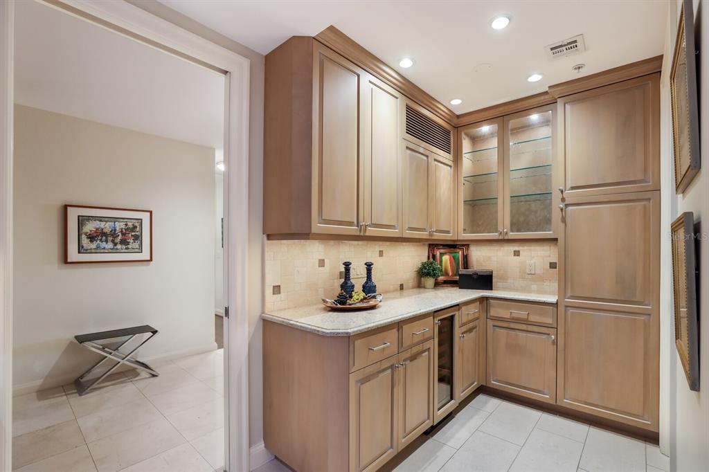 415 L AMBIANCE DRIVE Unit: C504