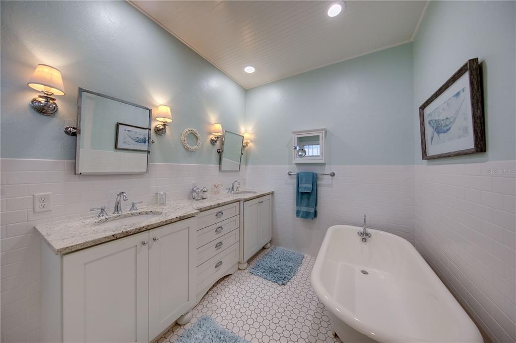 1122 POMELO AVENUE