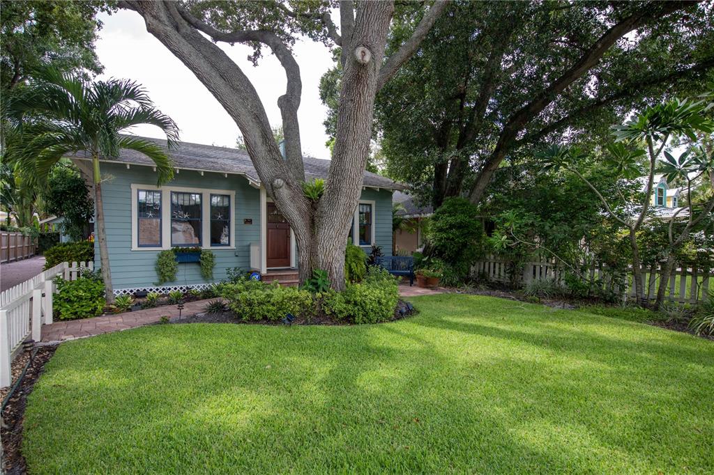 1122 POMELO AVENUE