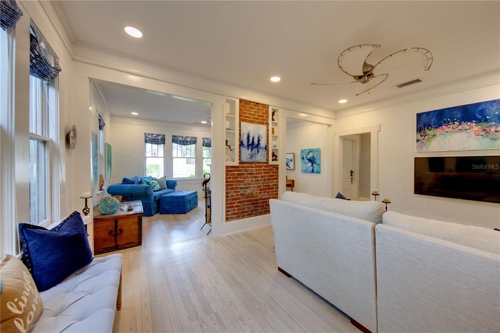 1122 POMELO AVENUE