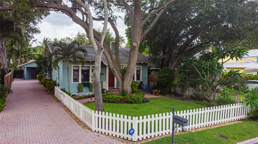 1122 POMELO AVENUE
