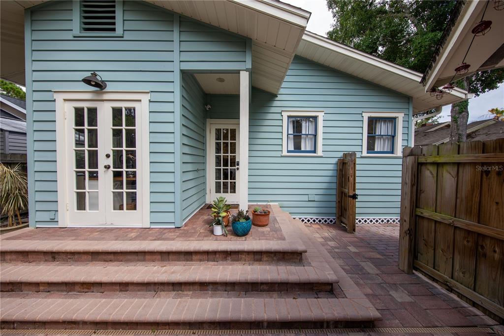 1122 POMELO AVENUE
