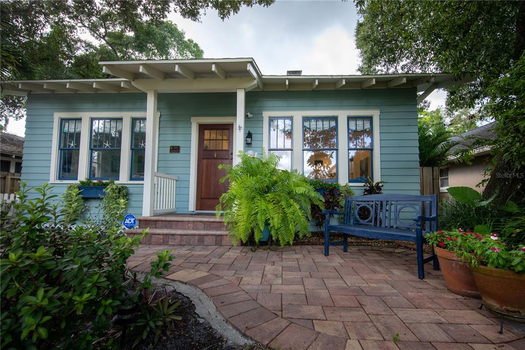 1122 POMELO AVENUE