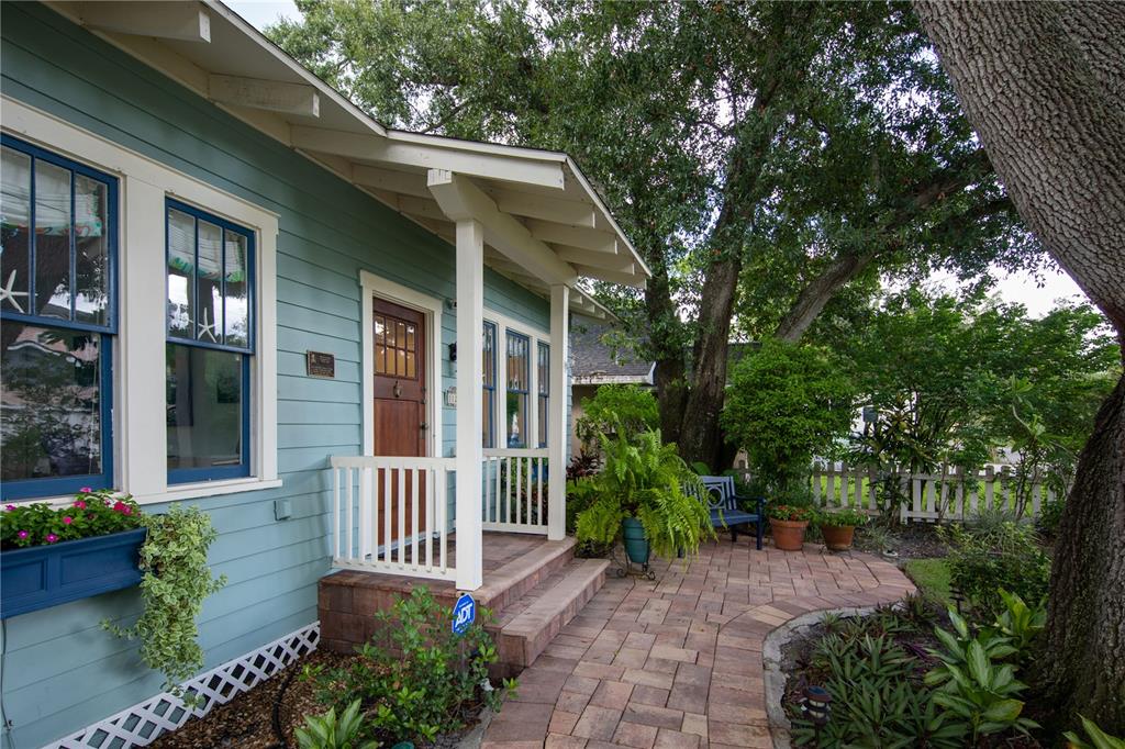 1122 POMELO AVENUE
