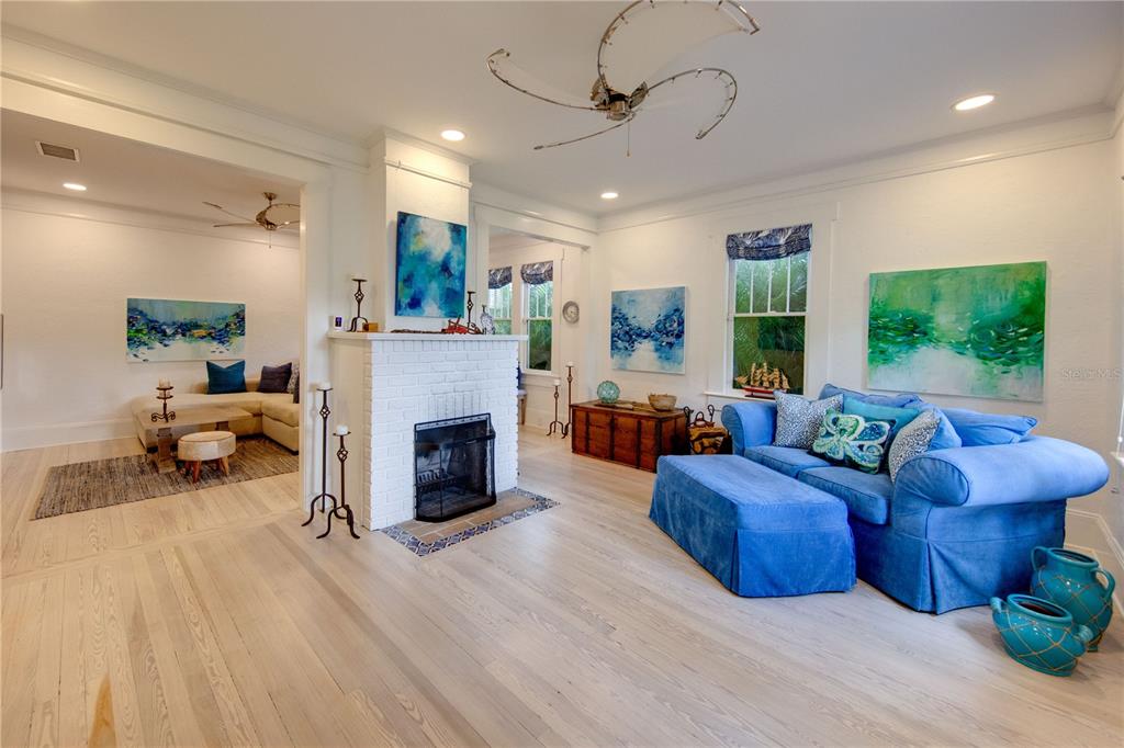 1122 POMELO AVENUE