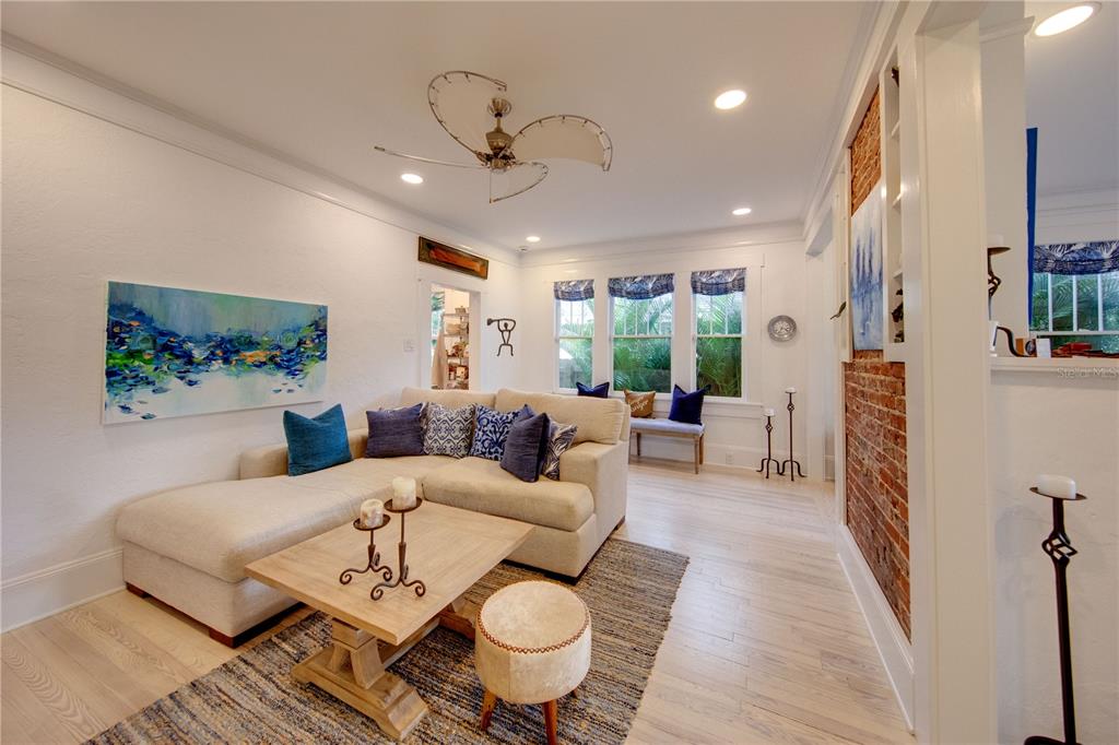 1122 POMELO AVENUE