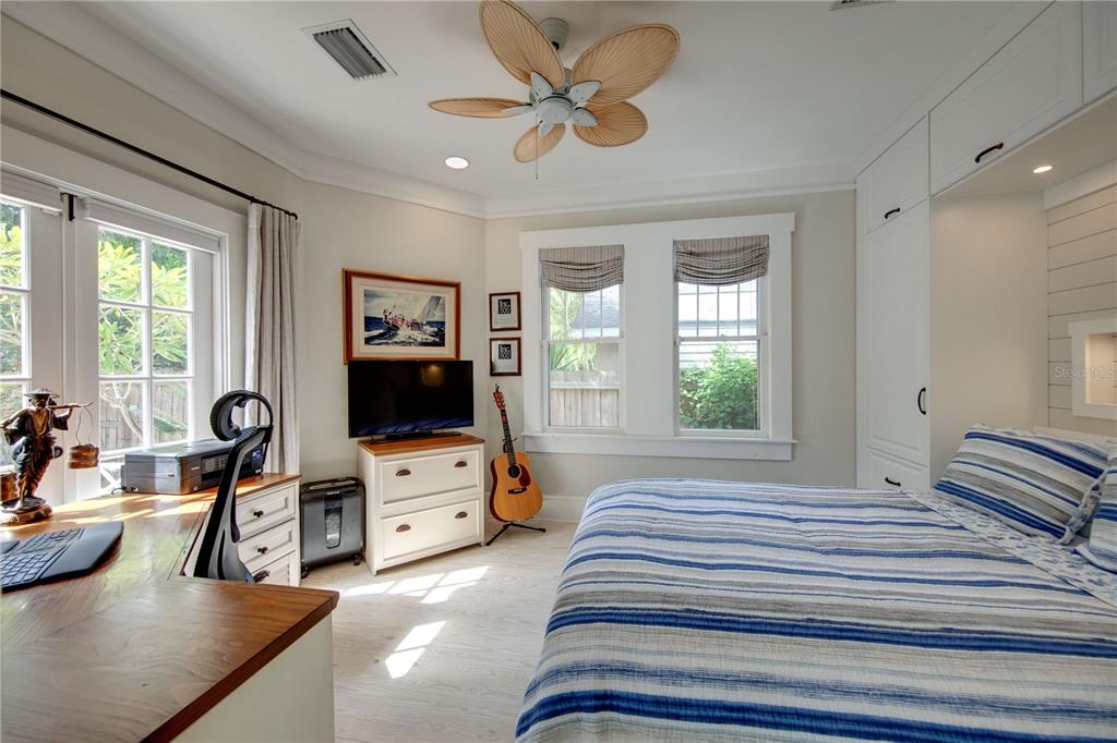 1122 POMELO AVENUE
