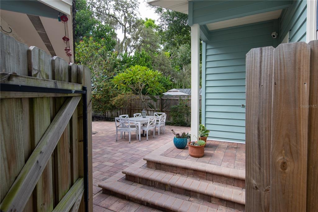 1122 POMELO AVENUE