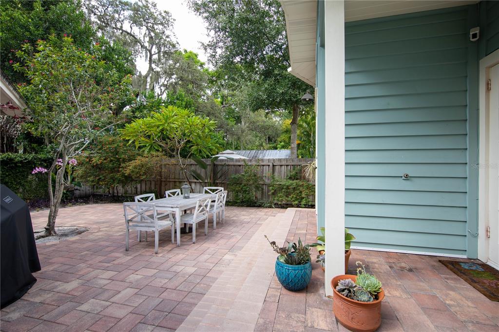 1122 POMELO AVENUE