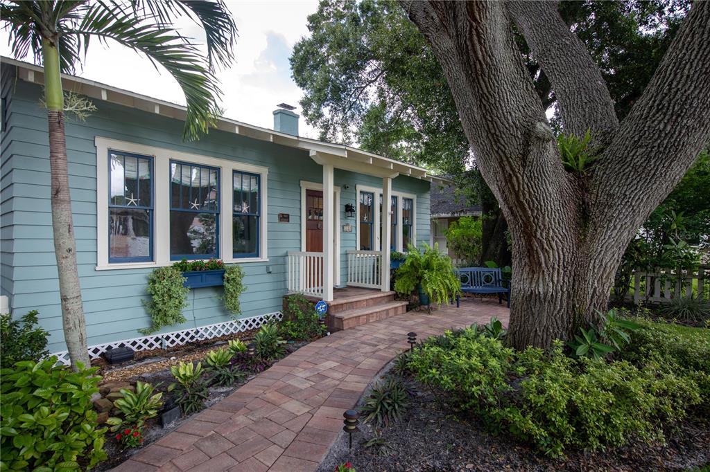 1122 POMELO AVENUE