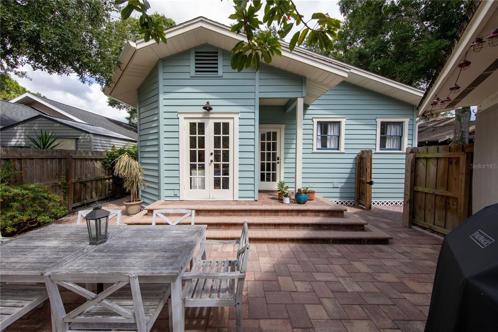 1122 POMELO AVENUE