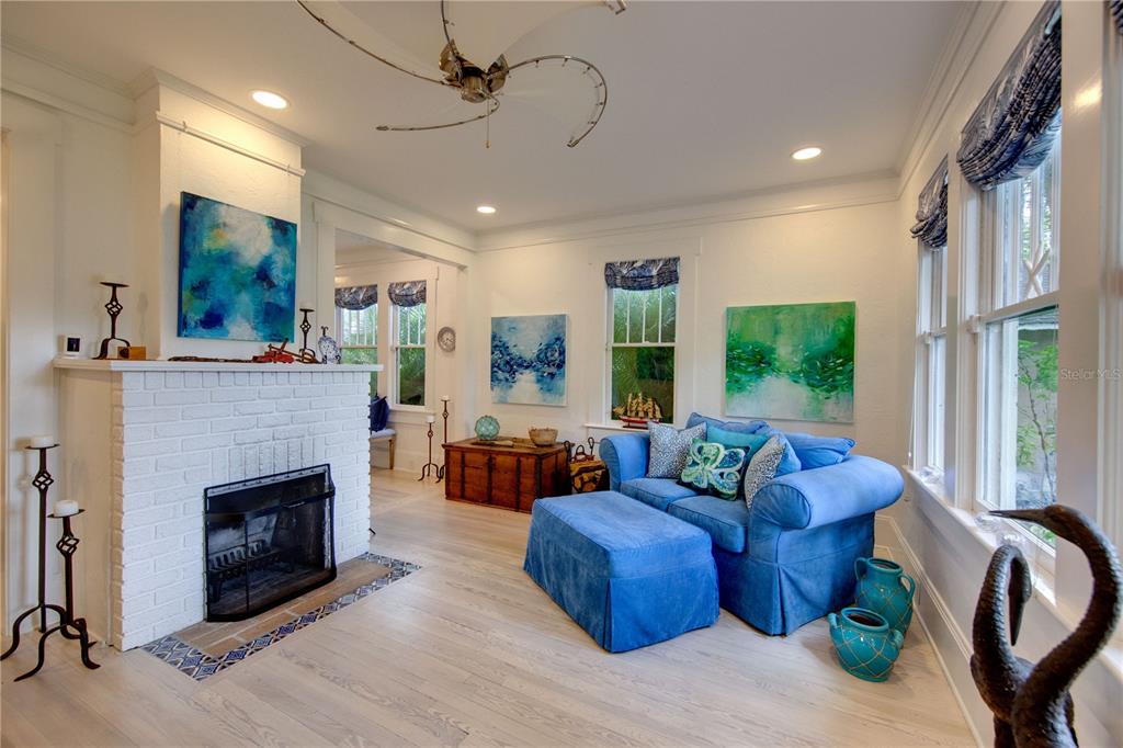 1122 POMELO AVENUE