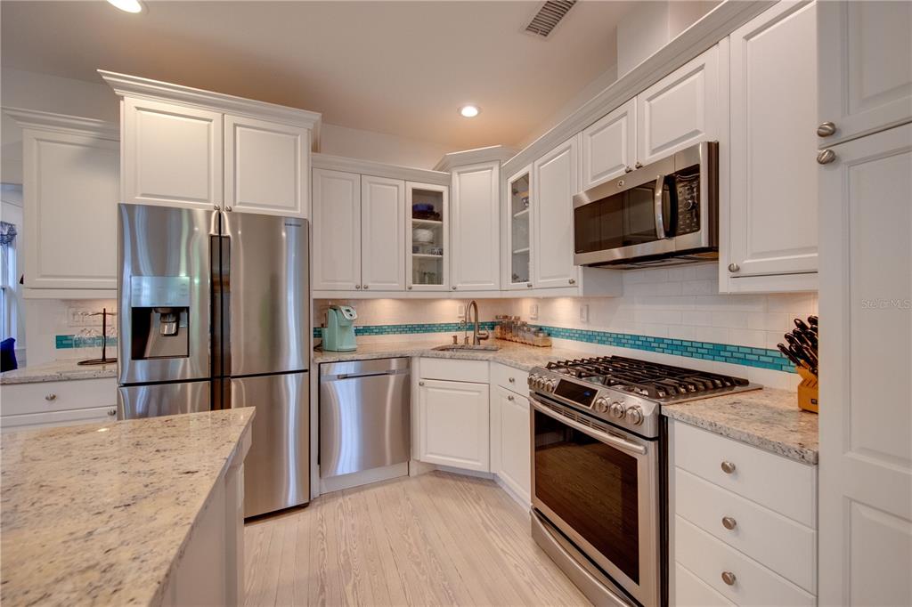 1122 POMELO AVENUE