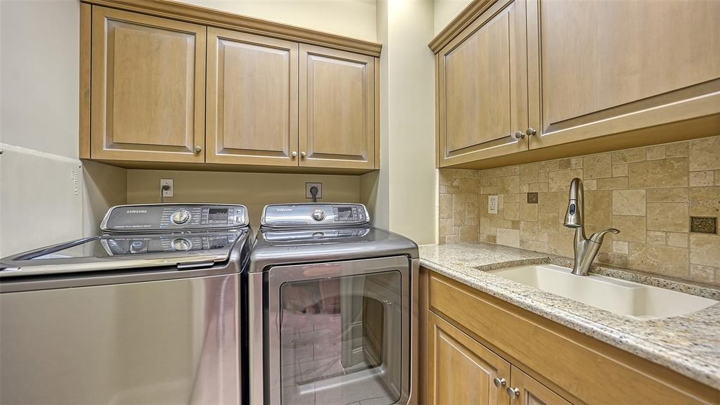 415 L AMBIANCE DRIVE Unit: C504