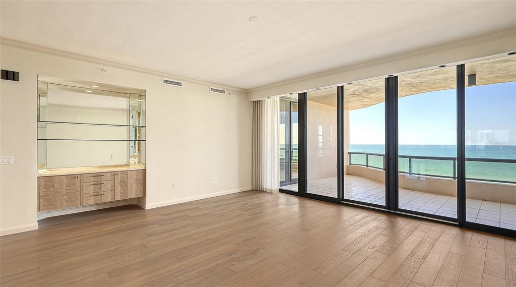 415 L AMBIANCE DRIVE Unit: C504