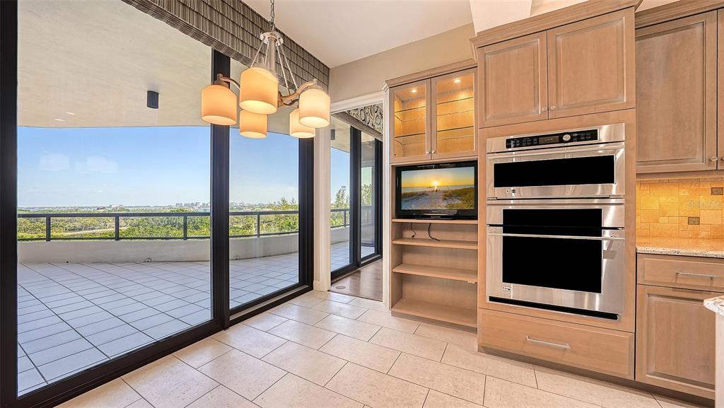 415 L AMBIANCE DRIVE Unit: C504