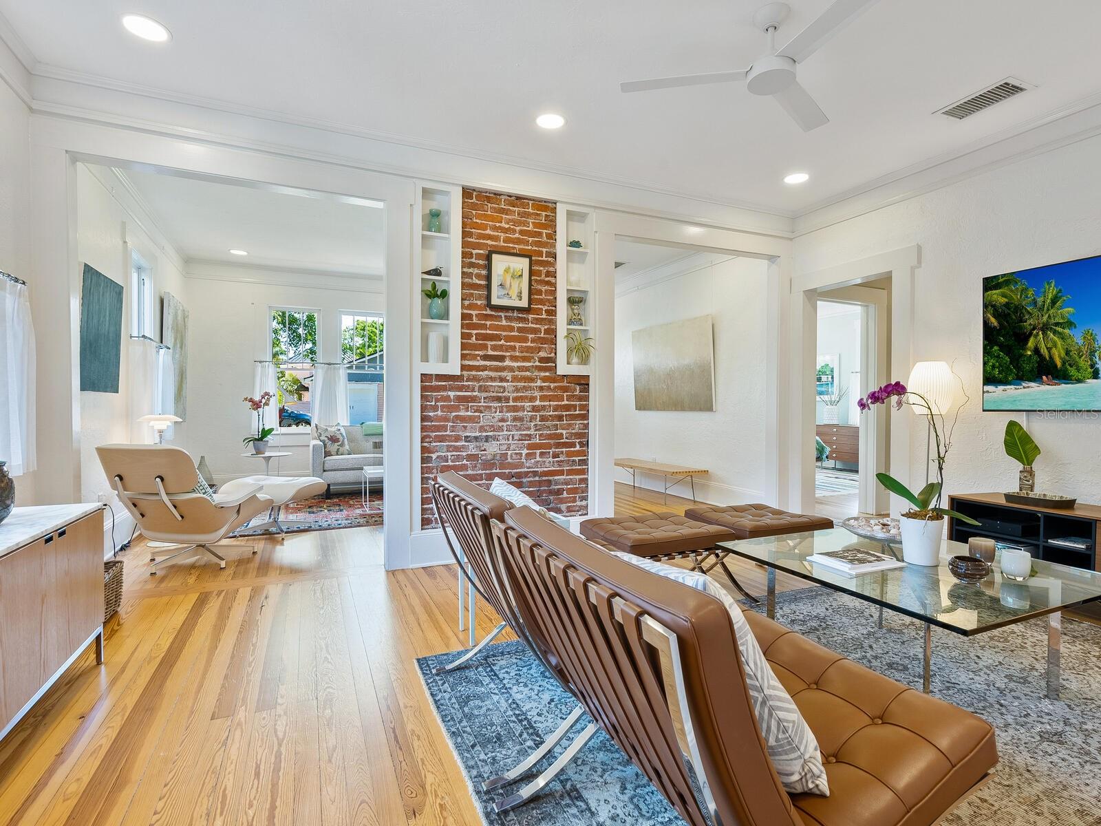 1122 POMELO AVENUE