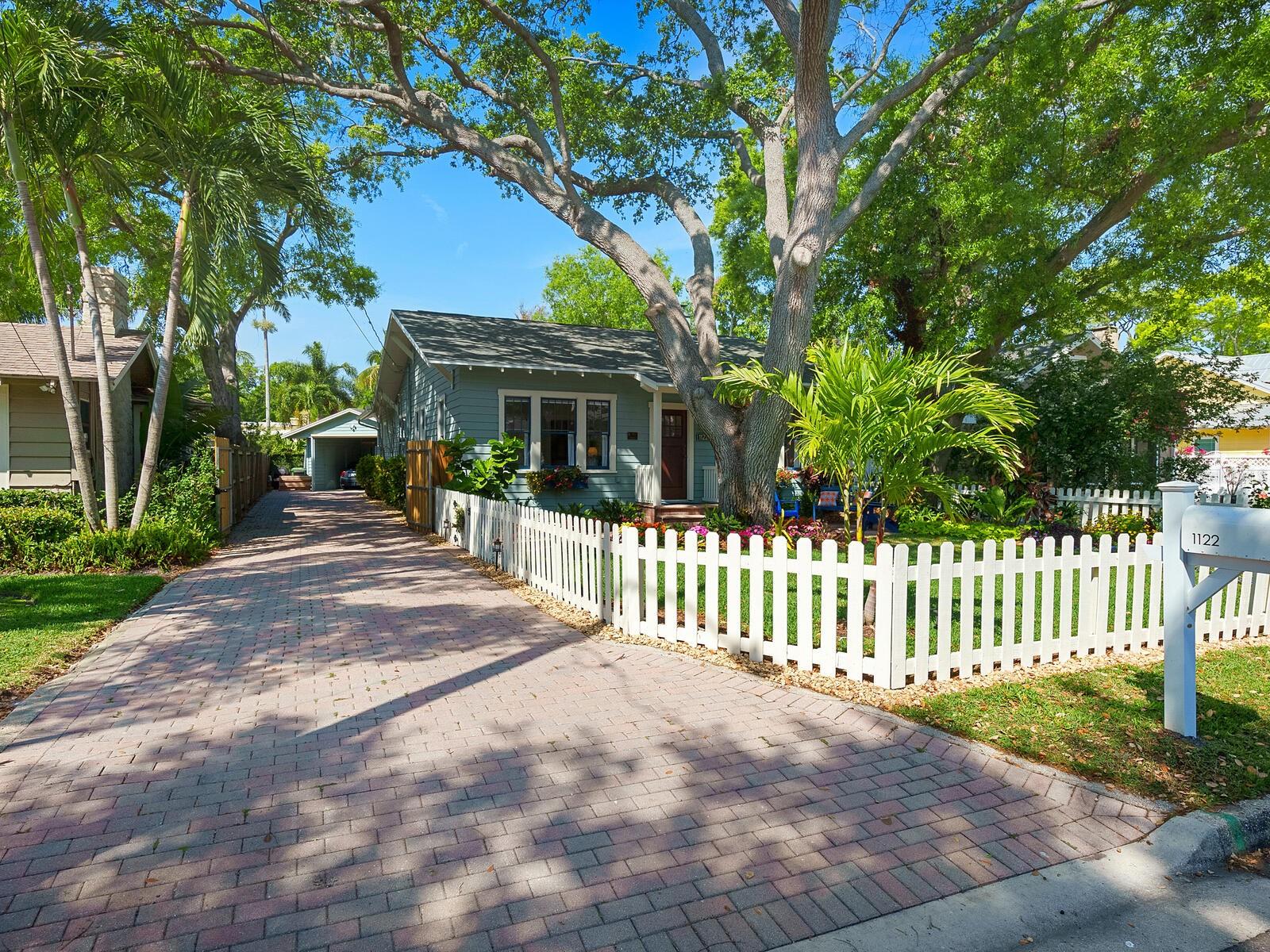 1122 POMELO AVENUE