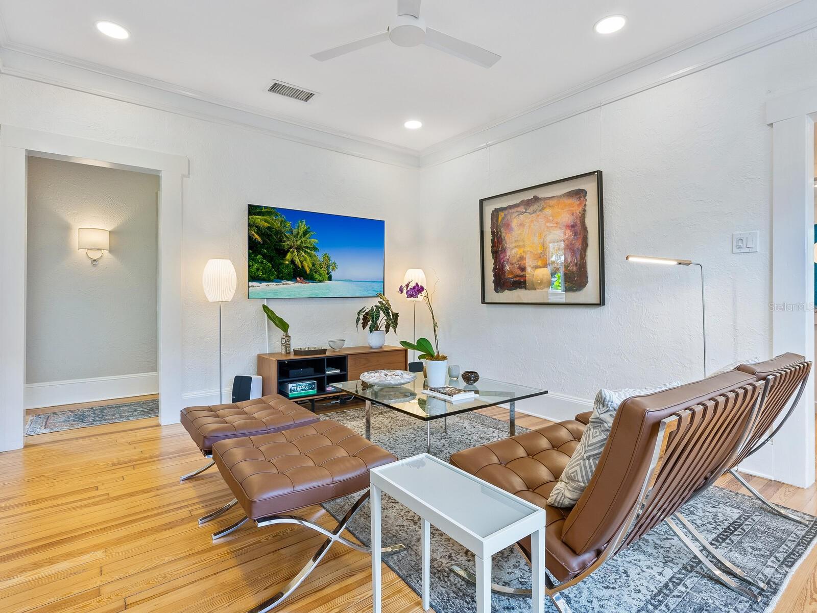 1122 POMELO AVENUE