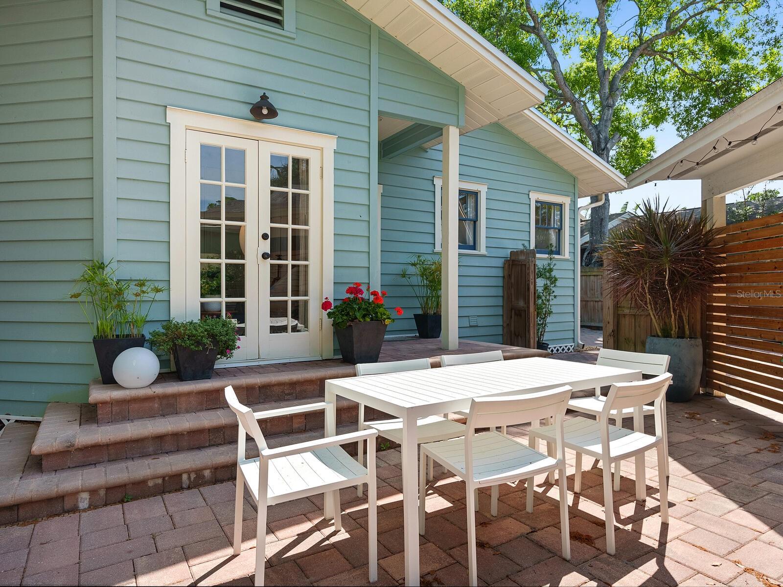 1122 POMELO AVENUE