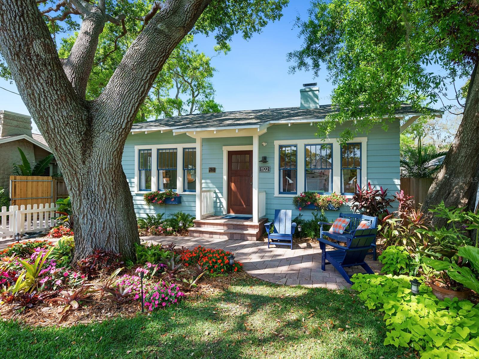 1122 POMELO AVENUE